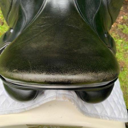 Image 16 of Kent & Masters 17” S-Series High Wither Compact saddle