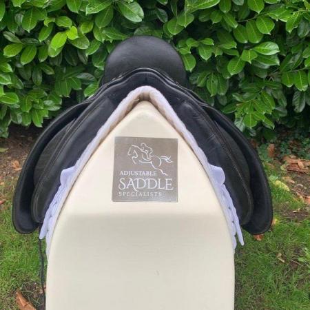 Image 4 of Bates Caprilli 17 inch dressage saddle
