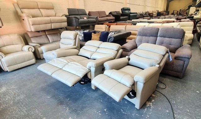Image 12 of La-z-boy Tulsa grey leather 2 seater sofa and 2 armchairs