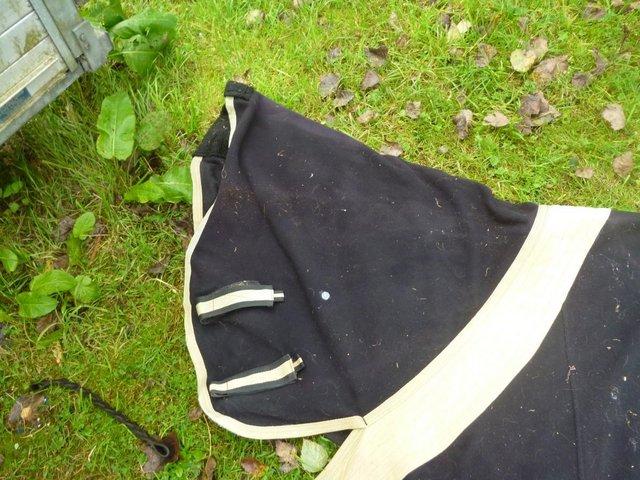 Preview of the first image of Secondhand black/cream combo Polar fleece 6ft 6".