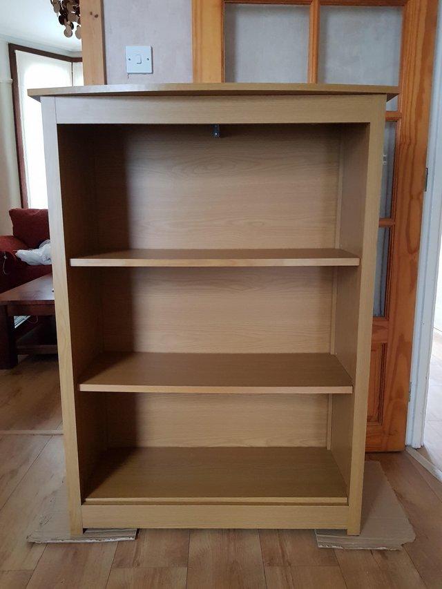 Preview of the first image of Oak effect bookcase with 3 shelves.