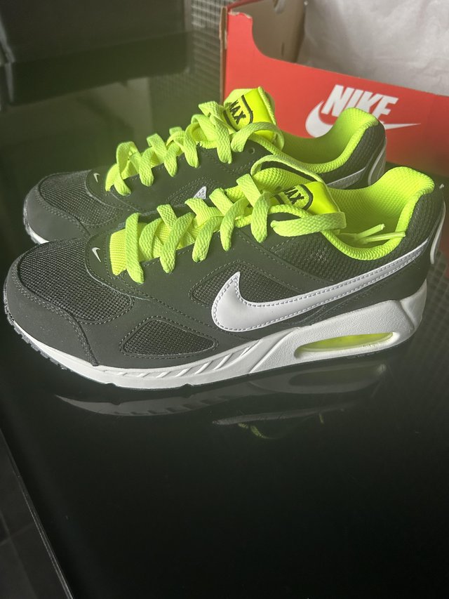 Preview of the first image of Nike air max (new) size 5.5.