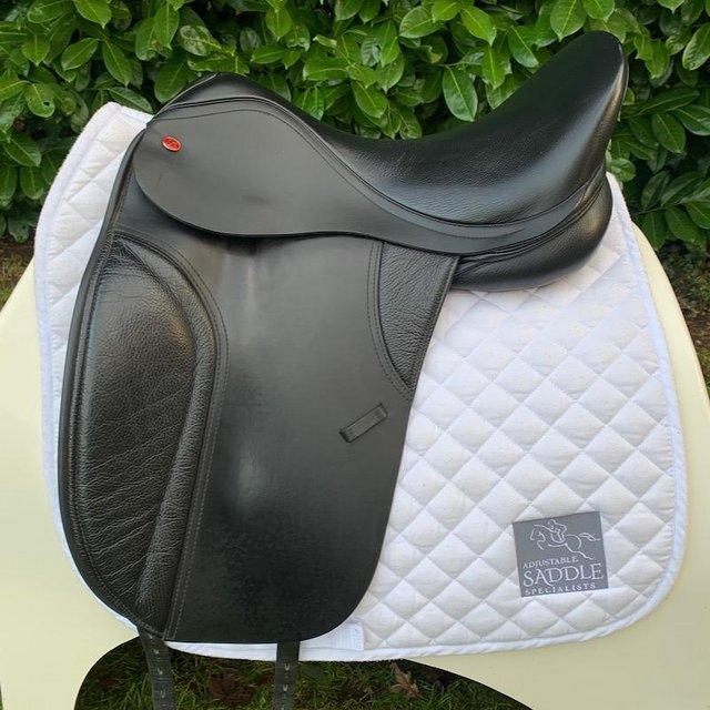 Preview of the first image of Thorowgood T8 17” Low Profile Dressage saddle (S2920).
