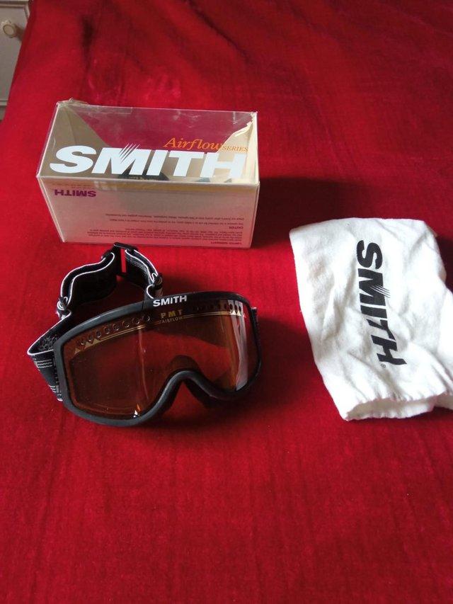 Preview of the first image of Smiths Airflow series snow goggles.