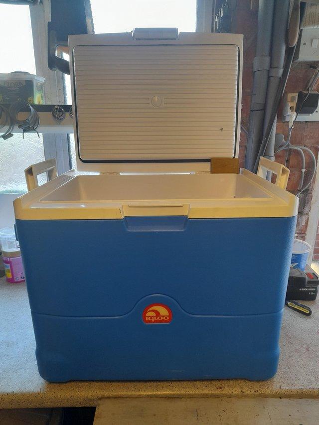 Preview of the first image of 12v Cool box 40ltr igloo.
