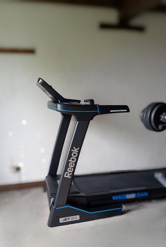 Preview of the first image of £400 Reebok 300 Treadmill.