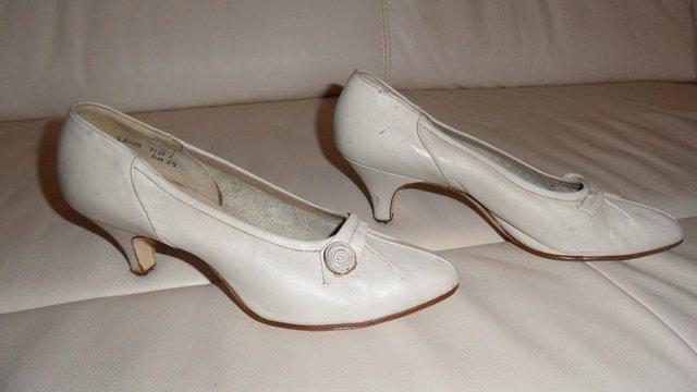 Preview of the first image of Vintage 1950's ladies court shoes.