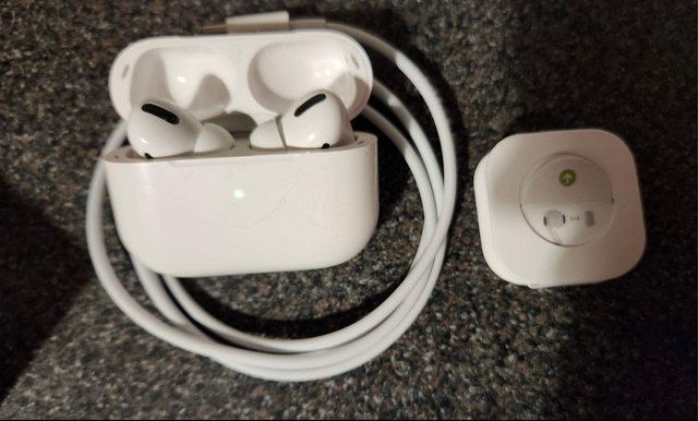 Image 2 of Apple airpods pro in very good condition no box