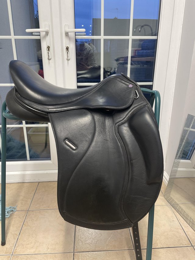 Preview of the first image of 17.5 Cavaletti Monoflap Dressage Saddle.