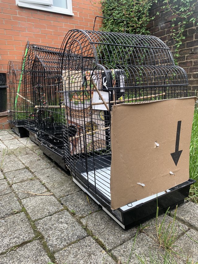Preview of the first image of x4 bird cage decent size Bargain!!.