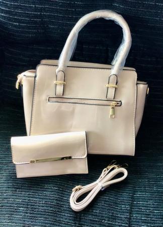 Image 2 of NEW glossy, faux crocodile leather handbag / shoulder bag