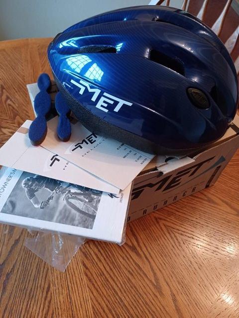 Preview of the first image of MET boxed and unused Cycling Helmet.