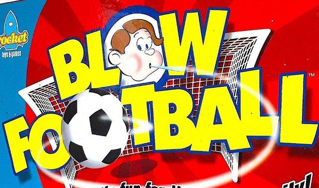 Image 3 of LOW USE - FAMILY GAME - BLOW FOOTBALL complete