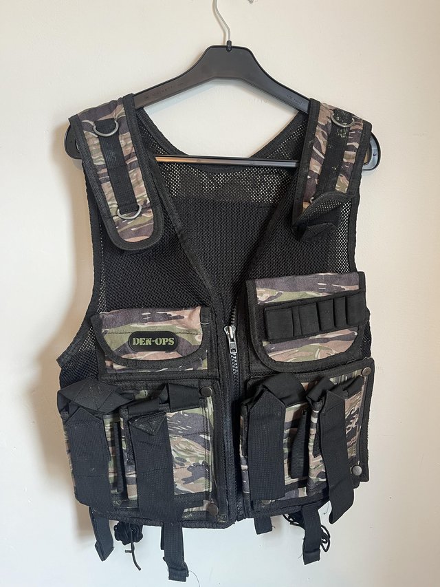 Preview of the first image of Paintball vest protection 6pod an tank.