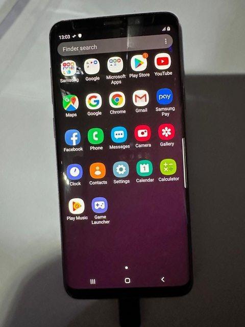 Preview of the first image of Samsung Galaxy S9 +, complete package in original box.