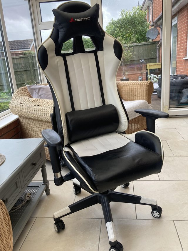 Preview of the first image of JL Confumi Gaming Chair.