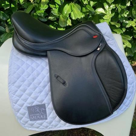 Image 4 of Thorowgood T8 17  inch high wither compact saddle