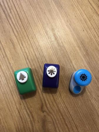 Image 1 of Set of 3 Paper craft punches: daisy, flower & Christmas tree