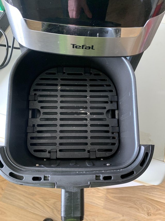 Preview of the first image of Tefal air fryer and grill 4.2l.