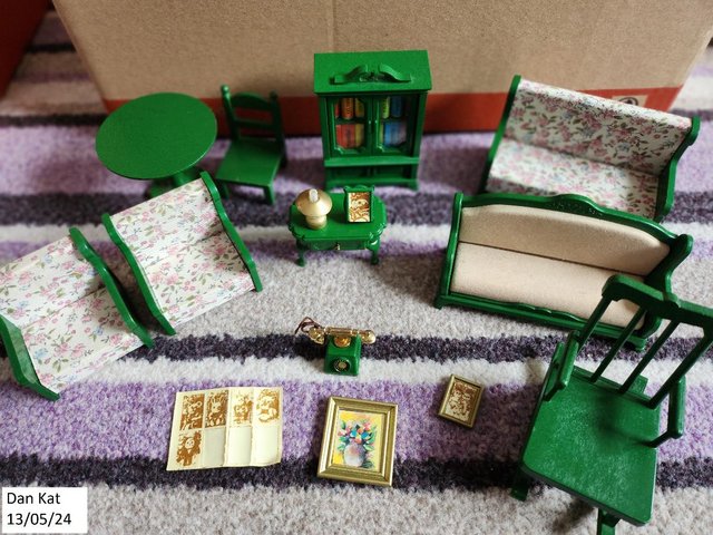 Preview of the first image of Vintage Sylvanian Families lounge set.