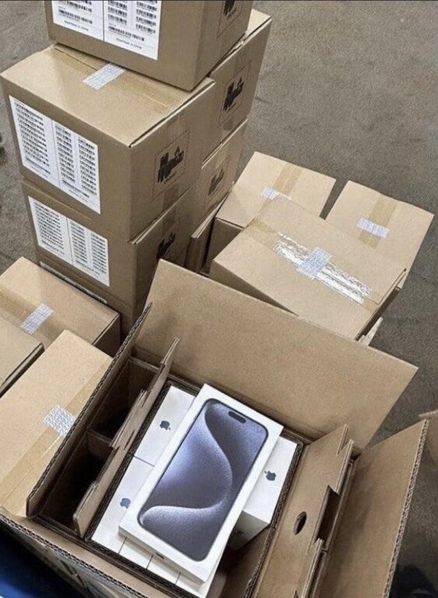 Preview of the first image of ORIGINAL IPHONE 15 PRO MAX 1TB FACTORY UNLOCKED.