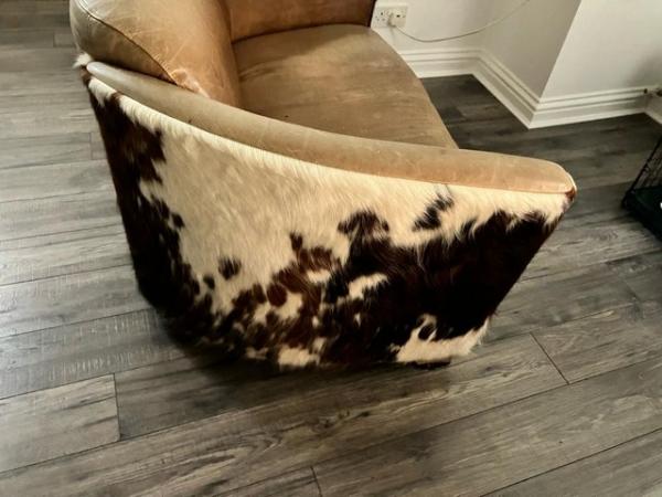 Image 2 of Cowhide Distressed Leather Schmoo 2 Seat Cuddler