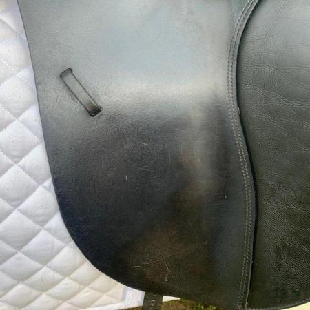 Image 12 of Kent and Masters 17.5 inch high wither dressage saddle