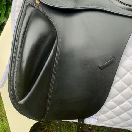 Image 2 of Kent & Masters 17.5 S-Series Dressage saddle MDS (S3037)