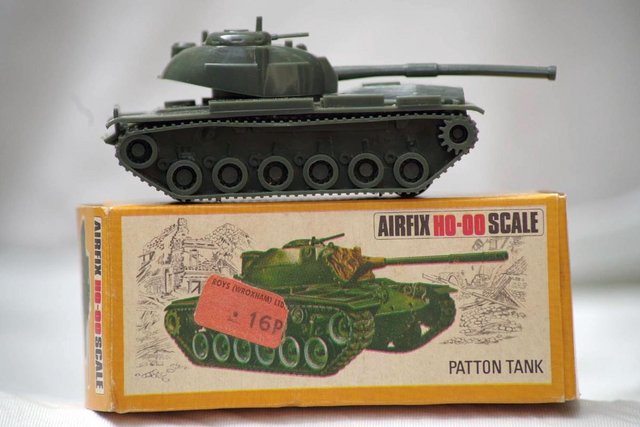 Image 3 of Airfix HO-OO scale Patton Tank with box