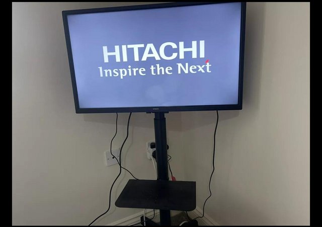 Preview of the first image of HITACHI 32" SMART TV With , HD, Freeview Play & USB 32HEV200.