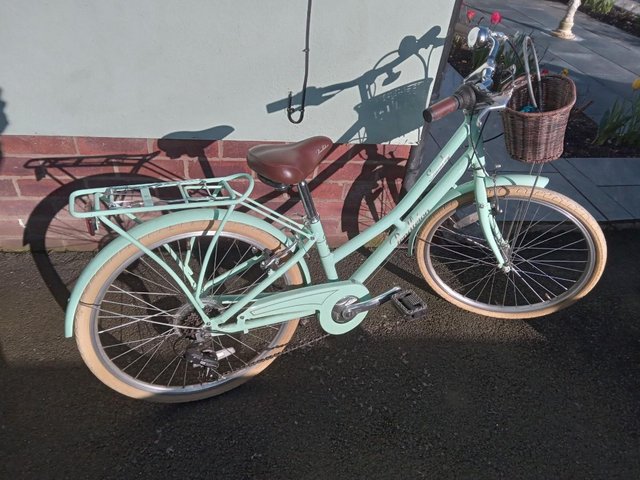 Preview of the first image of Pendleton girls bicycle (shopper).