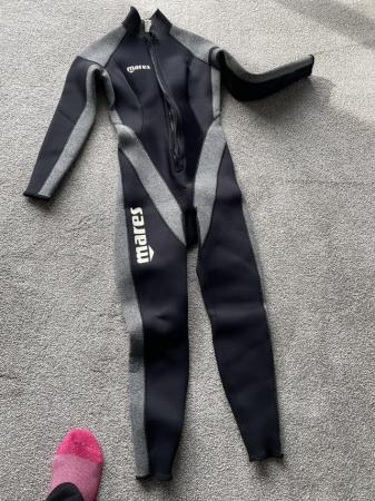 Image 2 of Mares 3mm wetsuit like new size one