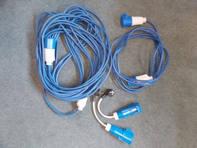 Preview of the first image of SET OF ARTIC BLUE HOOK UP CABLES AND SOCKETS.