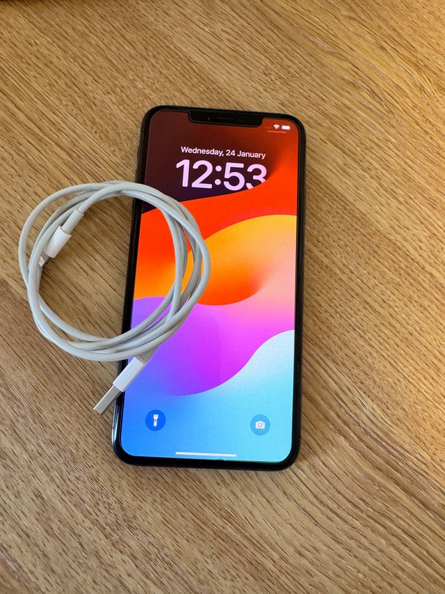 Preview of the first image of iPhone 11 Pro Max 256g Black.