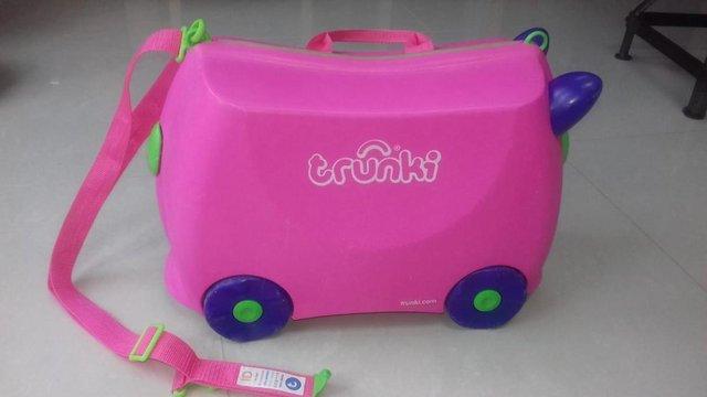 Preview of the first image of TRUNKI - KIDS SUITCASE in PINK.