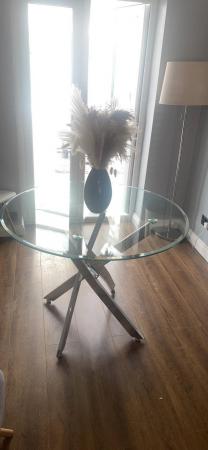 Image 3 of Stylish glass and chrome dining table