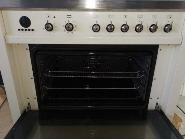 Image 3 of Smeg Opera 90cm wide dual fuel range cooker cream/stainless