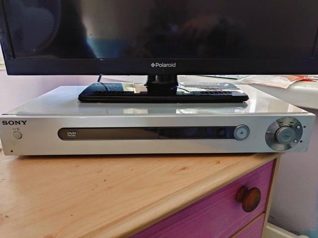 Preview of the first image of Silver sony dvd/cd player.