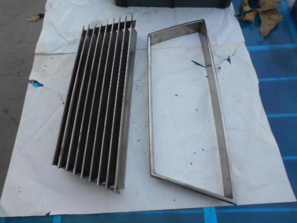 Image 1 of Front grill De Tomaso Deauville