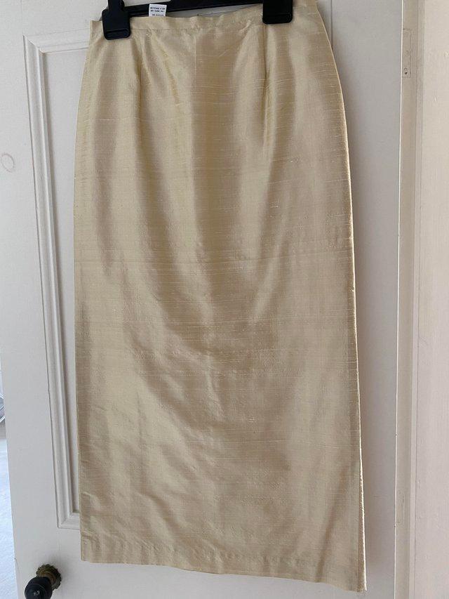 Preview of the first image of Paule Vasseur Silk Wedding outfit, size 42..