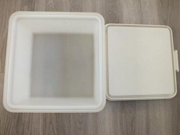 Image 1 of Tupperware Cake Serving Storage Container