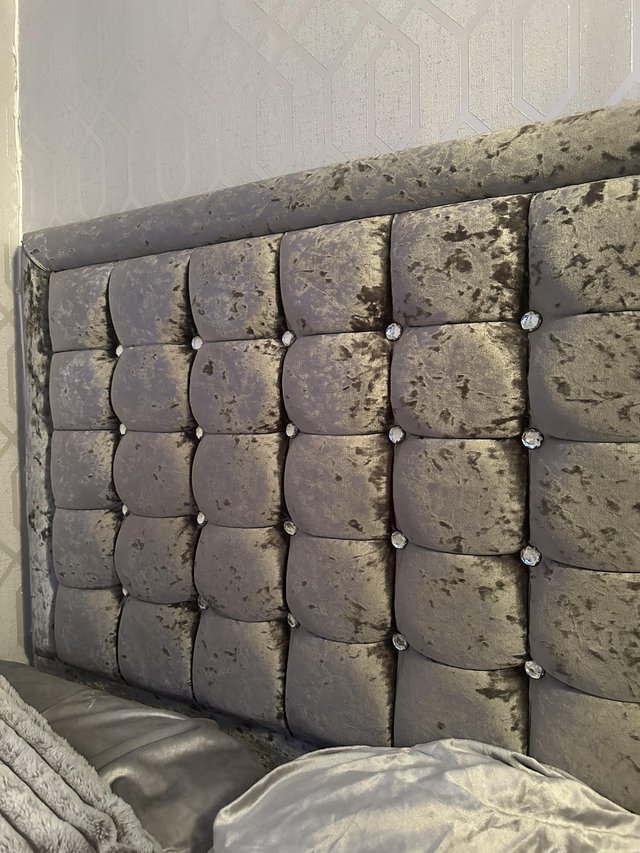 Preview of the first image of Silver Crushed Velvet Diamonty Bed.