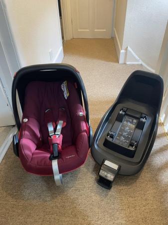 Image 2 of Maxi cosi Pebble plus car seat with Isofix base CAN POST