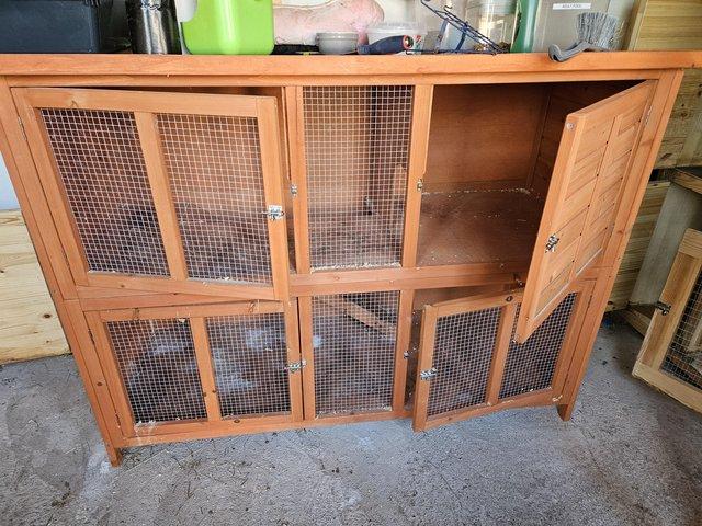 Preloved 2024 rabbit hutch