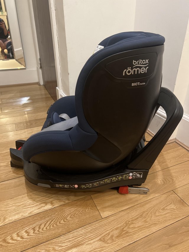 Preview of the first image of Car seat - 3months - 4years Britax Romer DUALFIX M i-SIZE.