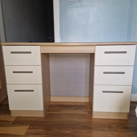 Image 2 of Large Dressing Table with 6 Drawers