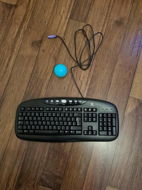 Preview of the first image of Logitech Y-SZ49 Internet Pro Wired Keyboard.