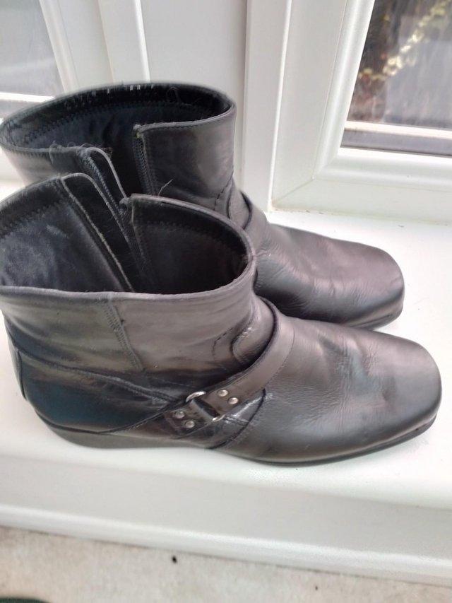 Preview of the first image of Ladies black leather boots. Size 5.