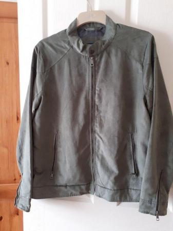 Image 3 of Men's lightweight olive colour medium jacket