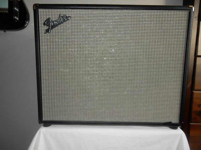 Preview of the first image of Fender Bassman Bass speaker cab.